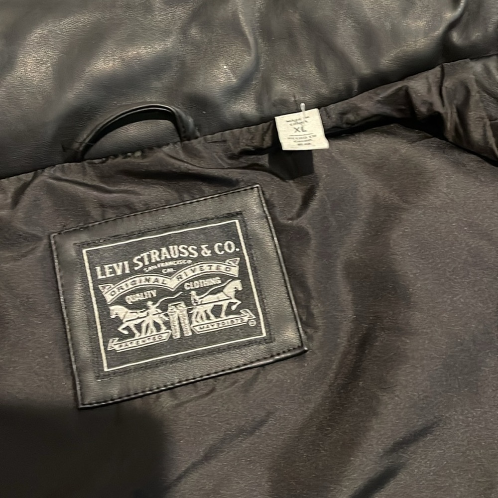 Levi’s Puffer Jacket - image 4